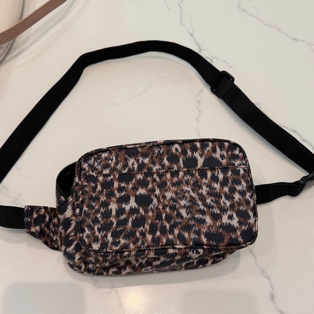Old Navy Leopard Print Crossbody Bag